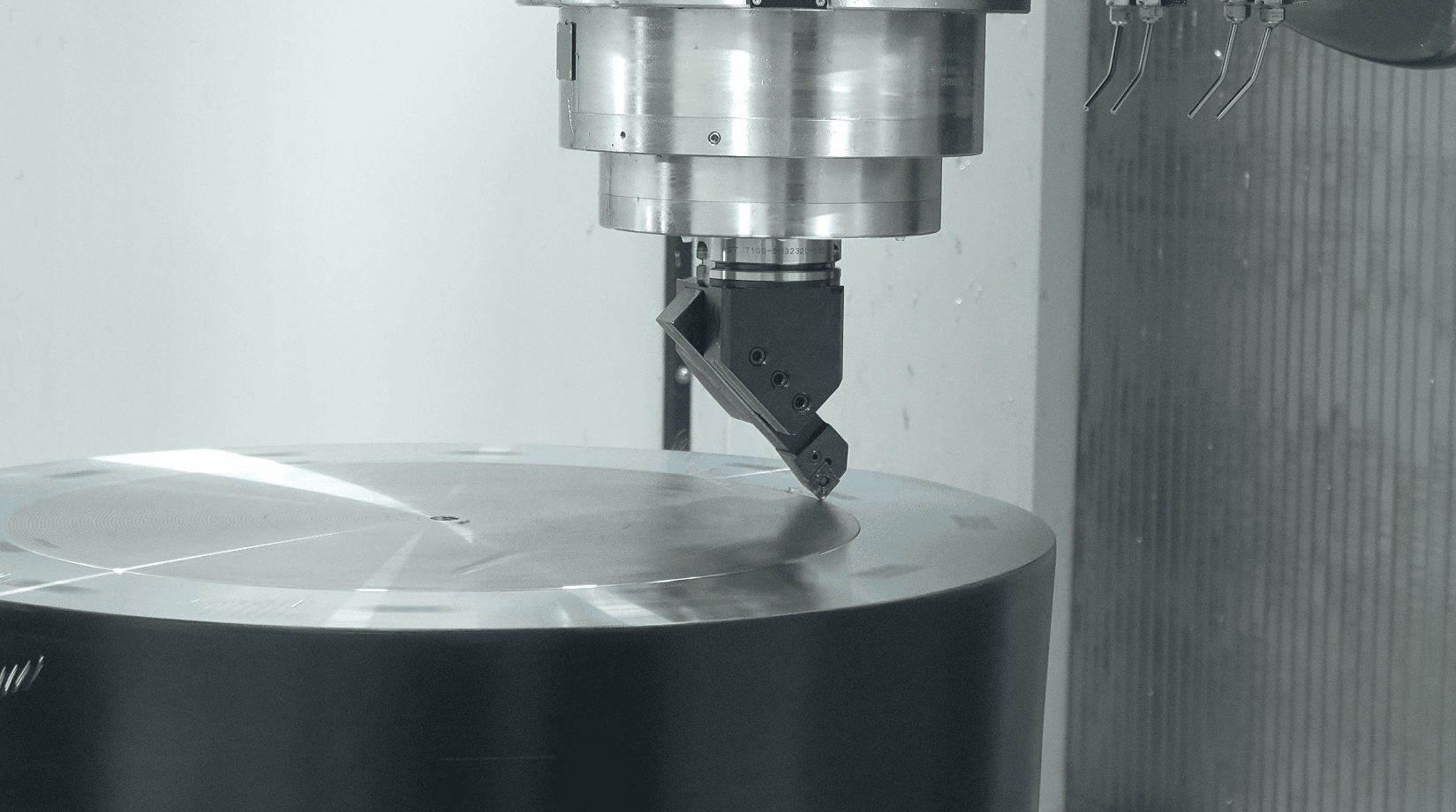 7 Must-Have Features to Look for in a Heavy-Duty Vertical Milling Machine
